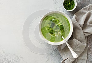 Broccoli, green peas and scallions soup- puree