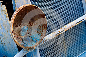 Broken head light of old rusty car