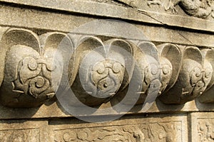 Broken rock carving decorative pattern