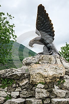 The bronze sculpture of an eagle fighting a snake on a Mashuk mo