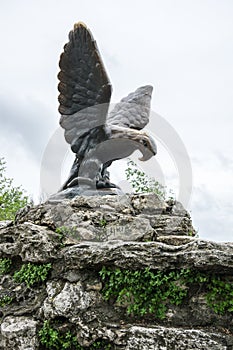 The bronze sculpture of an eagle fighting a snake on a Mashuk mo