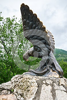 The bronze sculpture of an eagle fighting a snake on a Mashuk mo
