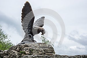 The bronze sculpture of an eagle fighting a snake on a Mashuk mo