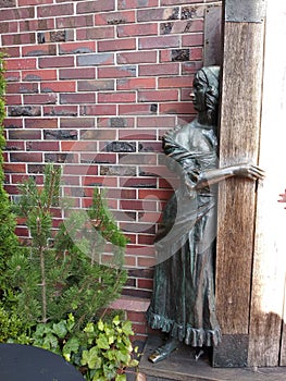 Bronze sculpture of a maidservant `Secret rendezvous`.