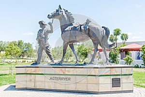 Bronze statue of an agterryer