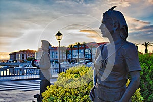 Bronze statue of Mari Gaila in Vilanova de Arousa