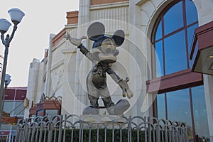 Bronze statue of Mickey Mouse in Disneyland, Paris