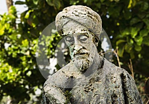 Bronze statue of Salomon Ibn Gabirol.