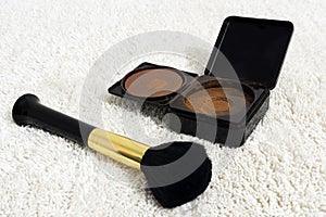 Bronzer powder cosmetic with brush applicator