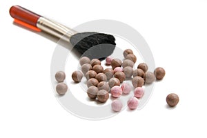 Bronzing pearls and brush