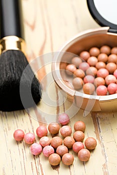 Bronzing pearls and makeup brush