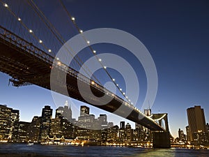 Brooklyn bridge at dusk