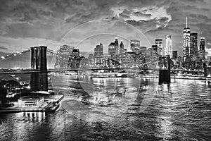 Brooklyn Bridge and the Manhattan at night, New York.