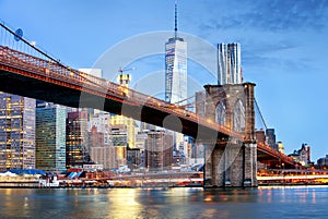 Brooklyn bridge and WTC Freedom tower at night, New York