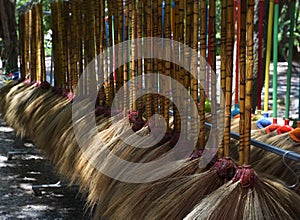 The brooms hang quickly arranged in a row