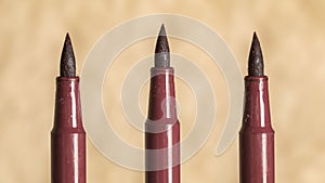 Brown felt-tip ruffled marker tip