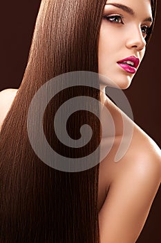 Brown Hair. Portrait of Beautiful Woman with Long Hair.