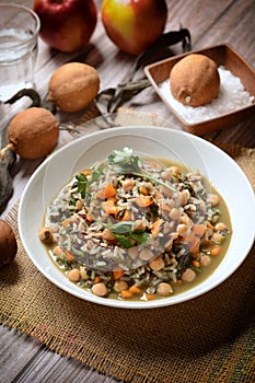 Brown rice soup with chickpeas, spinach and carrots