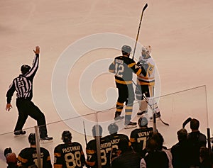 Bruins - Penguins NHL hockey confrontation