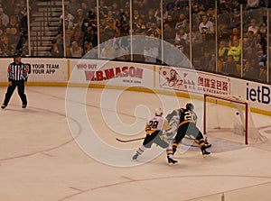 Bruins - Penguins NHL hockey goal