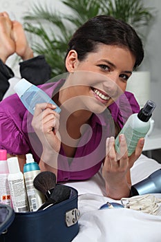 Brunette with cosmetics bag