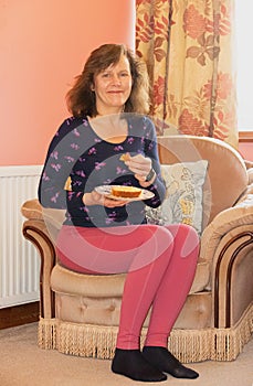 Brunette eating home made lemon drizzle.