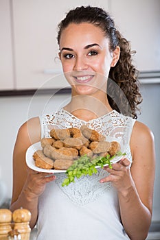 Brunette with home-made croquettes