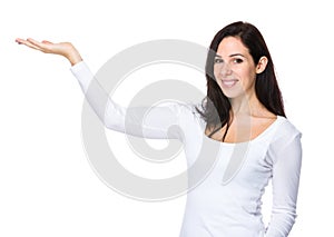 Brunette woman with hand showing somthing