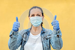 Brunette woman wearing a mask