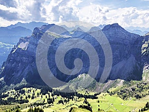 Brunnelistock Bruennelistock and Plattenberg mountains above the Oberseetal valley and alpine Lake Obersee, Nafels Naefels