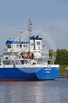 Brunsbuettel - Container vessel at arrival of lockage