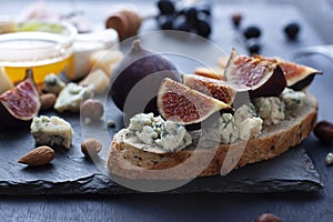 Bruschetta with fresh figs and dor blu cheese