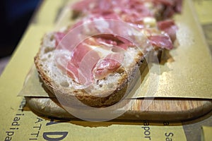 Bruschetta with ham