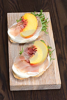 Bruschetta with prosciutto and peaches