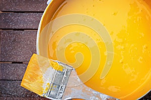 Brush on a can of yellow paint