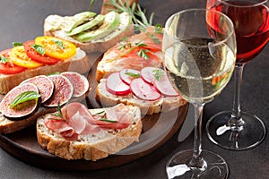 Brushetta or spanish tapas set with wine