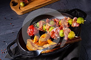 A Brussels sprouts - Bacon - skewers with potato widgets