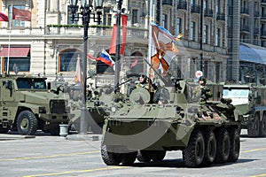 The BTR-82A is an Russian 8x8 wheeled amphibious armoured personnel carrier (APC).