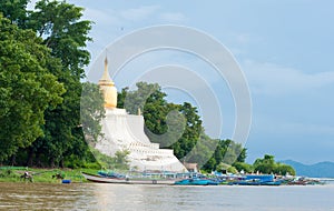 Bu-phaya, the pagoda close to the river in Bagan