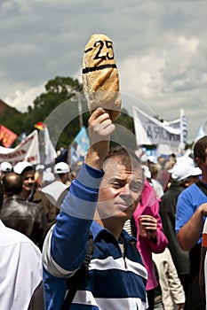 Bucharest Protestants in front of the Governement