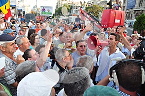 Bucharest protests - Mircea Badea talk to crowd