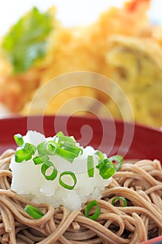 Buckwheat noodles with grated radish