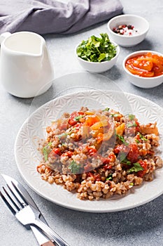 Buckwheat porridge with canned tomato and pepper
