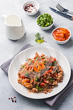 Buckwheat porridge with canned tomato and pepper