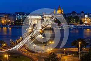 Budapest chain bridge in dusk with traffic lights