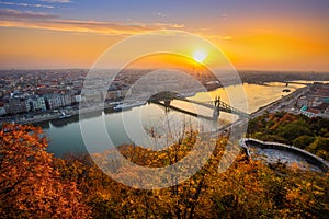 Budapest, Hungary - Panoramic skyline view of Budapest at sunrisBudapest, Hungary - Panoramic skyline view of Budapest at sunrise