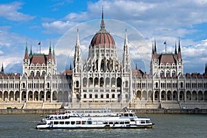 Budapest: Sightseeing Boat And Hungarian Parliament Building