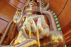 Buddha golden statue