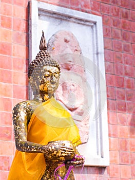 Buddha hand hold an alms bowl