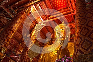 Buddha image in Wat Phanan Choeng temple